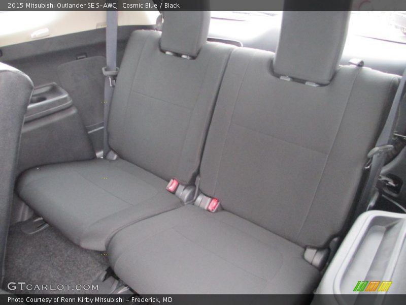 Rear Seat of 2015 Outlander SE S-AWC
