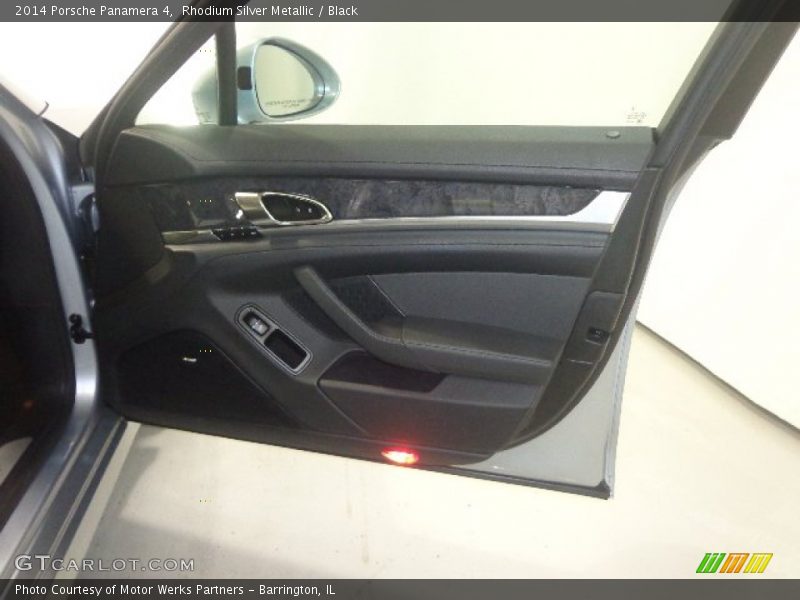 Rhodium Silver Metallic / Black 2014 Porsche Panamera 4