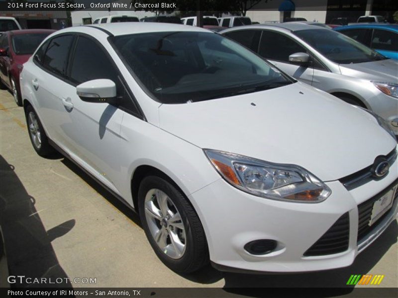 Oxford White / Charcoal Black 2014 Ford Focus SE Sedan