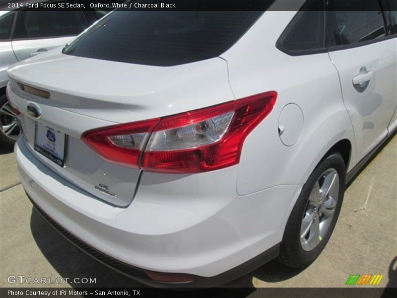 Oxford White / Charcoal Black 2014 Ford Focus SE Sedan