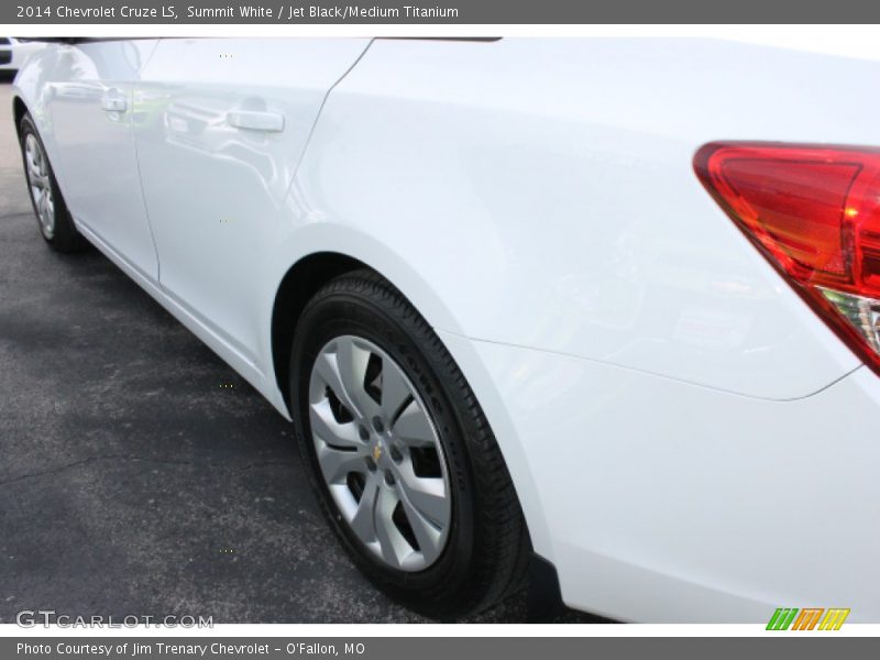 Summit White / Jet Black/Medium Titanium 2014 Chevrolet Cruze LS