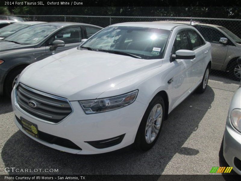 Oxford White / Dune 2014 Ford Taurus SEL
