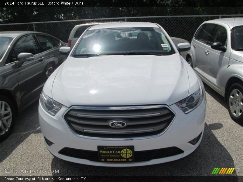 Oxford White / Dune 2014 Ford Taurus SEL