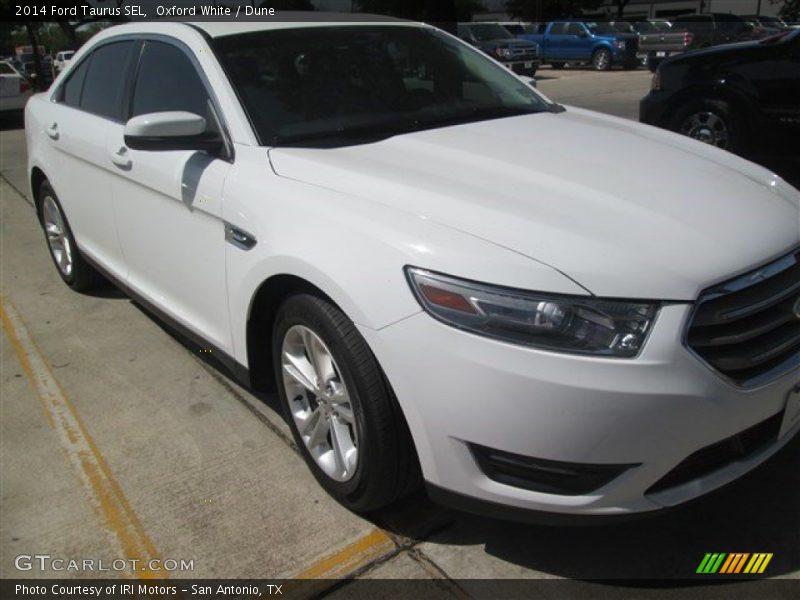 Oxford White / Dune 2014 Ford Taurus SEL