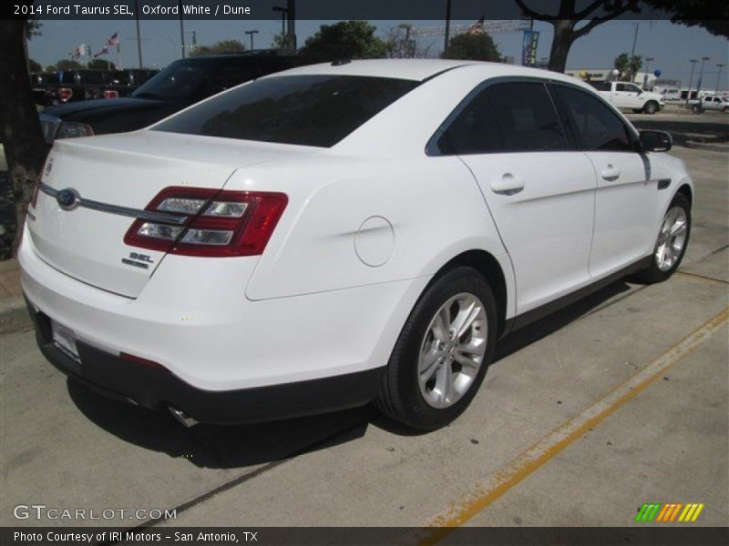Oxford White / Dune 2014 Ford Taurus SEL