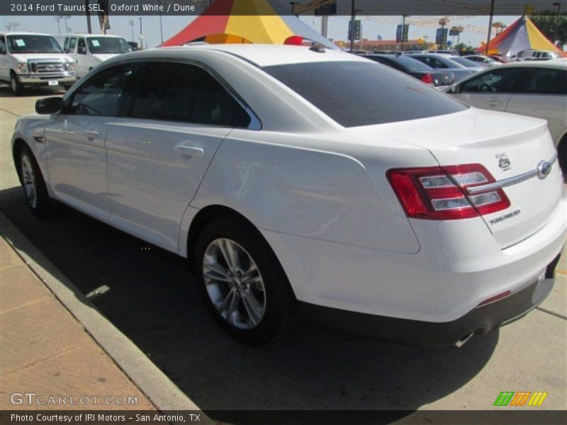 Oxford White / Dune 2014 Ford Taurus SEL