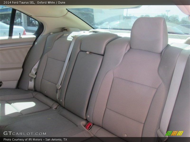 Oxford White / Dune 2014 Ford Taurus SEL