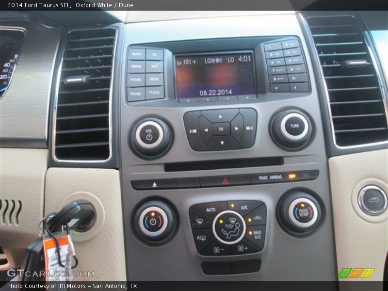 Oxford White / Dune 2014 Ford Taurus SEL