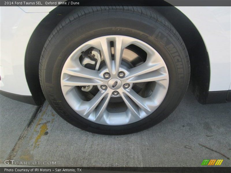 Oxford White / Dune 2014 Ford Taurus SEL