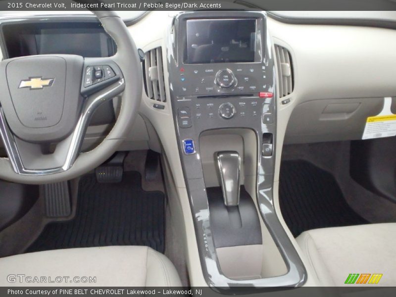 Iridescent Pearl Tricoat / Pebble Beige/Dark Accents 2015 Chevrolet Volt