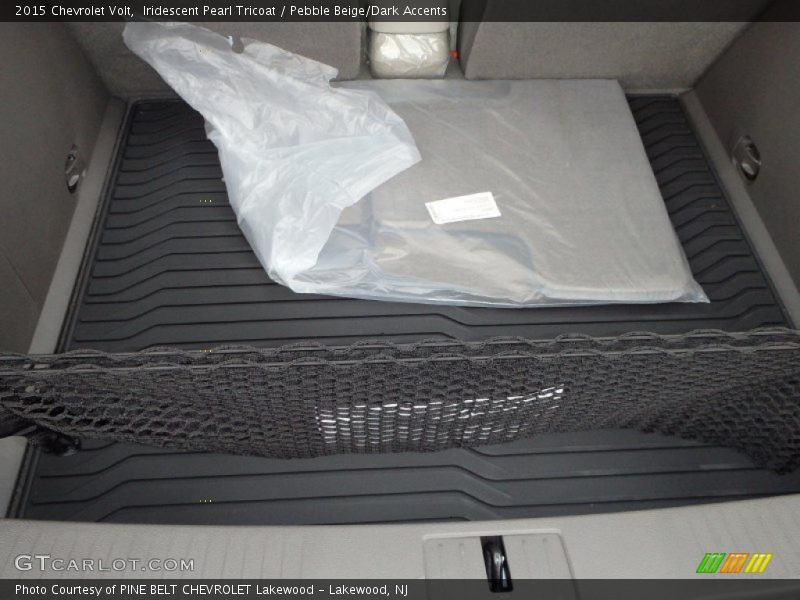 Iridescent Pearl Tricoat / Pebble Beige/Dark Accents 2015 Chevrolet Volt