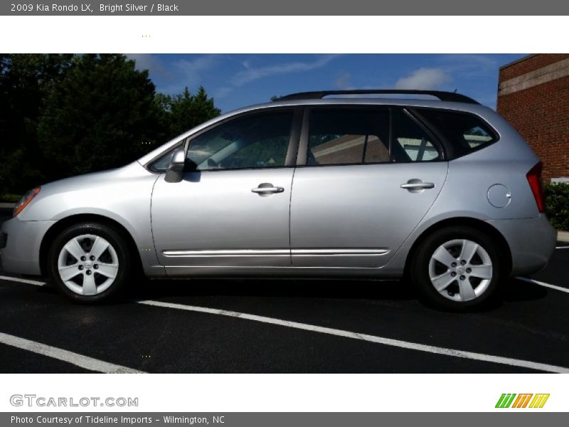 Bright Silver / Black 2009 Kia Rondo LX