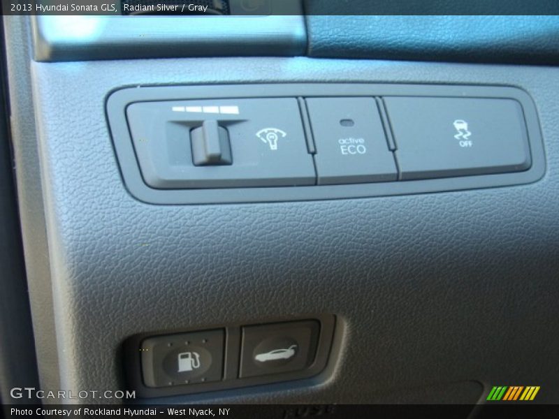 Radiant Silver / Gray 2013 Hyundai Sonata GLS