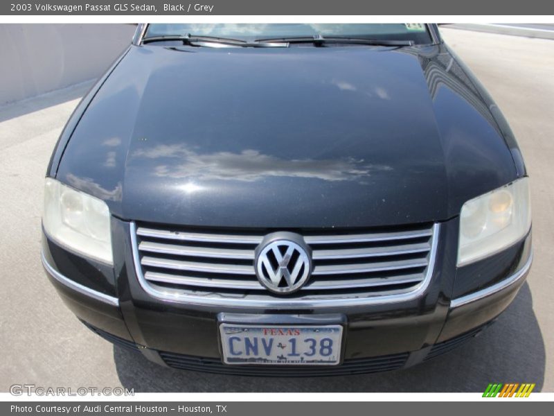Black / Grey 2003 Volkswagen Passat GLS Sedan