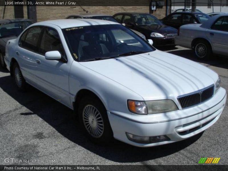 Arctic White Pearl / Gray 1996 Infiniti I 30