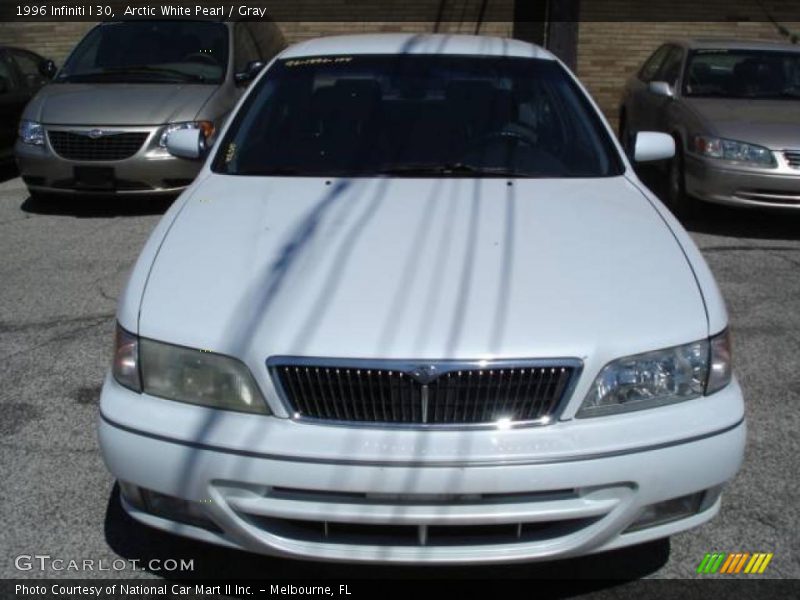 Arctic White Pearl / Gray 1996 Infiniti I 30