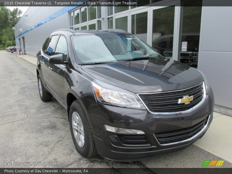 Front 3/4 View of 2015 Traverse LS