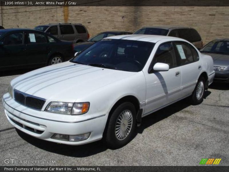 Arctic White Pearl / Gray 1996 Infiniti I 30