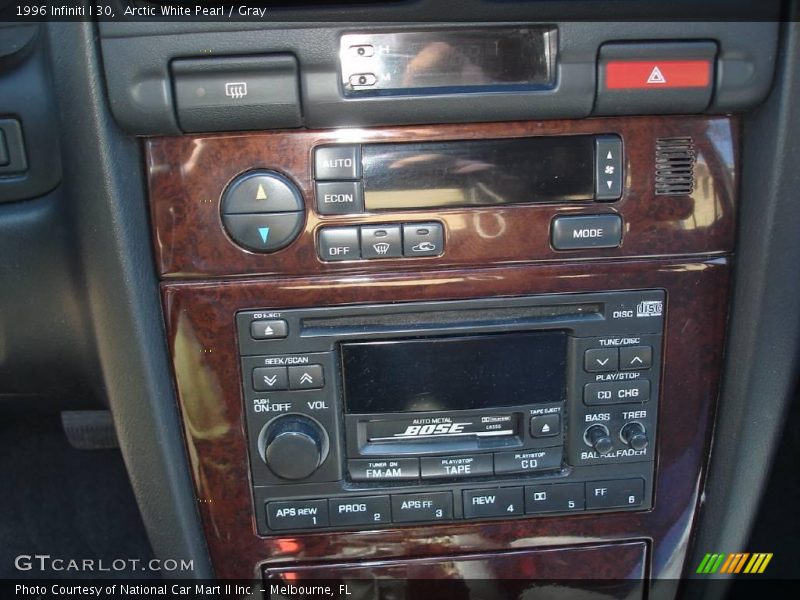 Arctic White Pearl / Gray 1996 Infiniti I 30