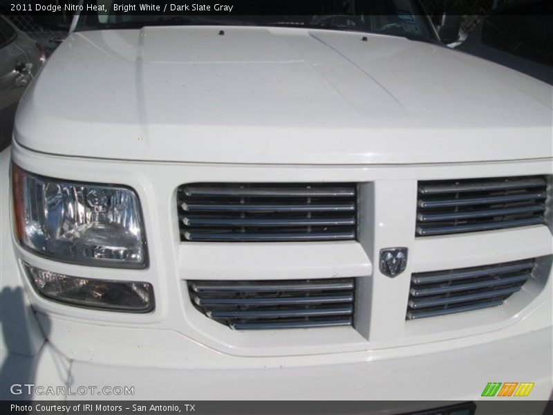 Bright White / Dark Slate Gray 2011 Dodge Nitro Heat