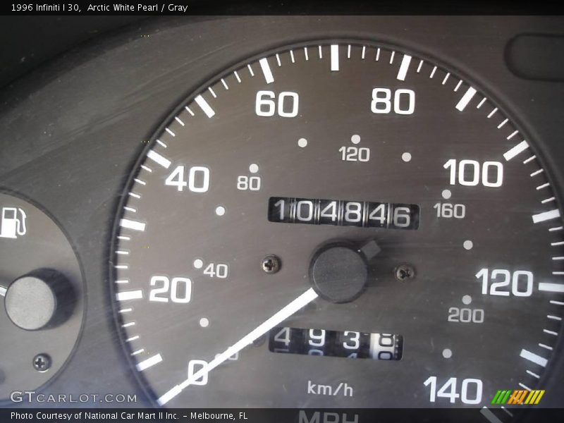 Arctic White Pearl / Gray 1996 Infiniti I 30