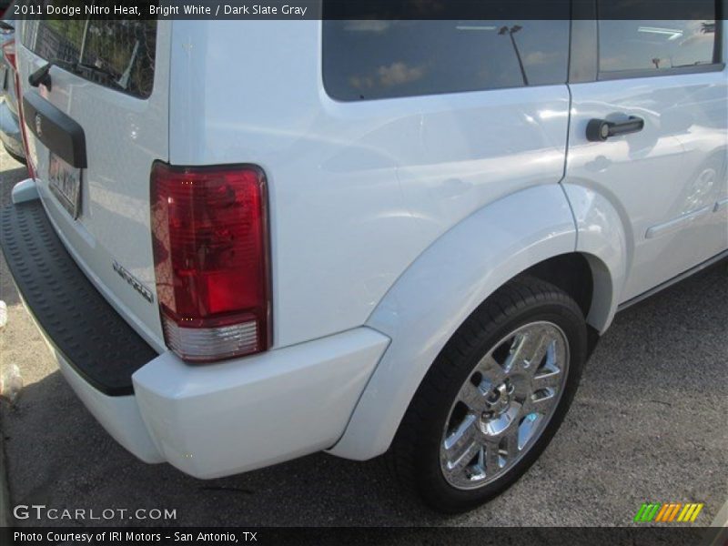 Bright White / Dark Slate Gray 2011 Dodge Nitro Heat