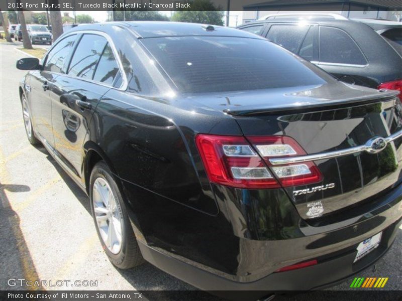 Tuxedo Black Metallic / Charcoal Black 2015 Ford Taurus SEL