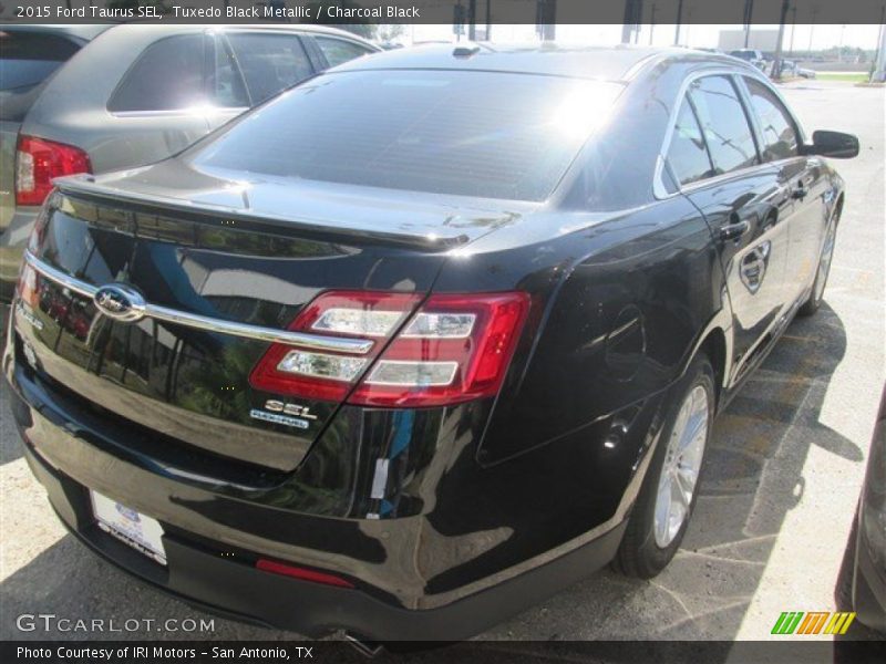 Tuxedo Black Metallic / Charcoal Black 2015 Ford Taurus SEL