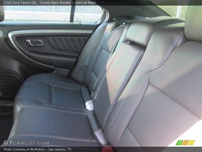 Tuxedo Black Metallic / Charcoal Black 2015 Ford Taurus SEL