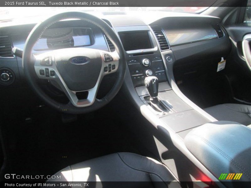 Tuxedo Black Metallic / Charcoal Black 2015 Ford Taurus SEL