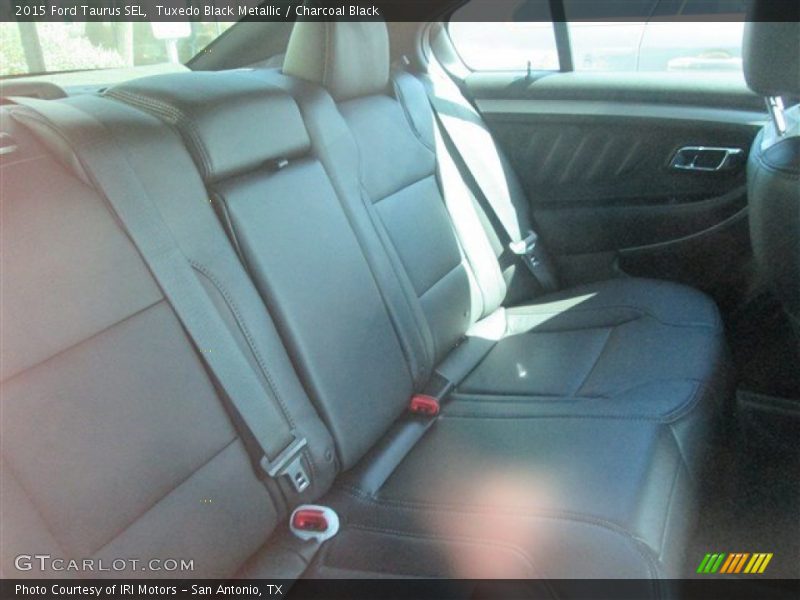 Tuxedo Black Metallic / Charcoal Black 2015 Ford Taurus SEL