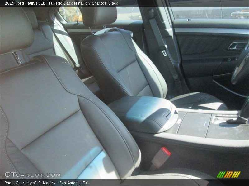 Tuxedo Black Metallic / Charcoal Black 2015 Ford Taurus SEL
