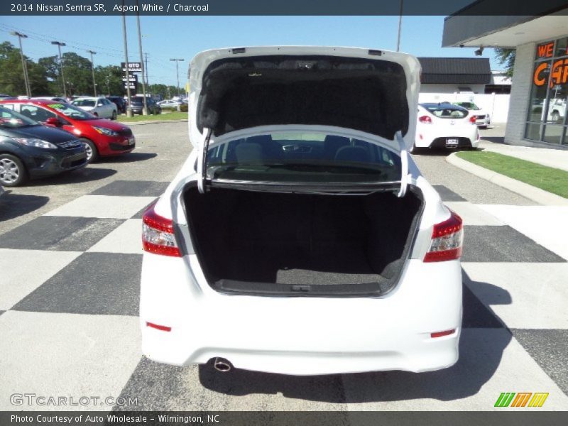 Aspen White / Charcoal 2014 Nissan Sentra SR