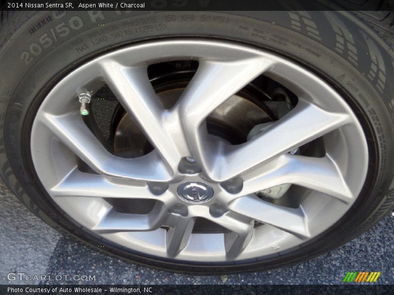 Aspen White / Charcoal 2014 Nissan Sentra SR
