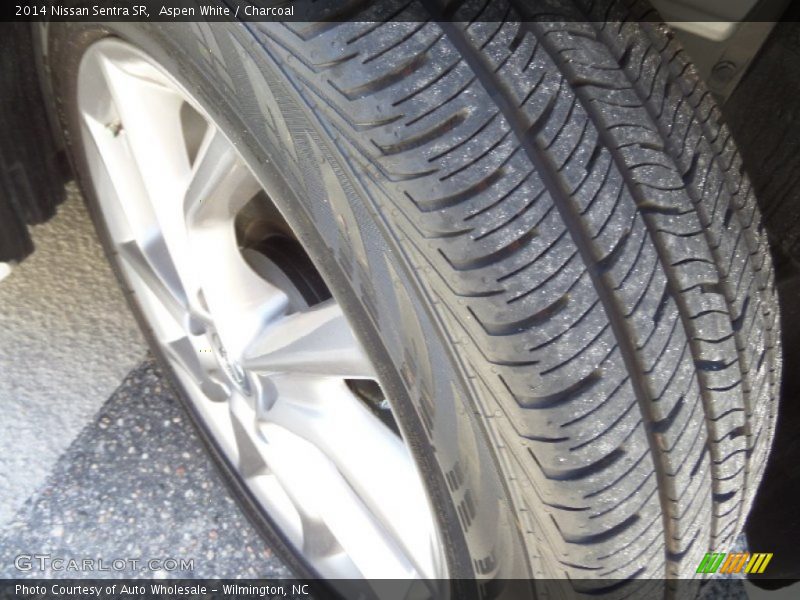 Aspen White / Charcoal 2014 Nissan Sentra SR