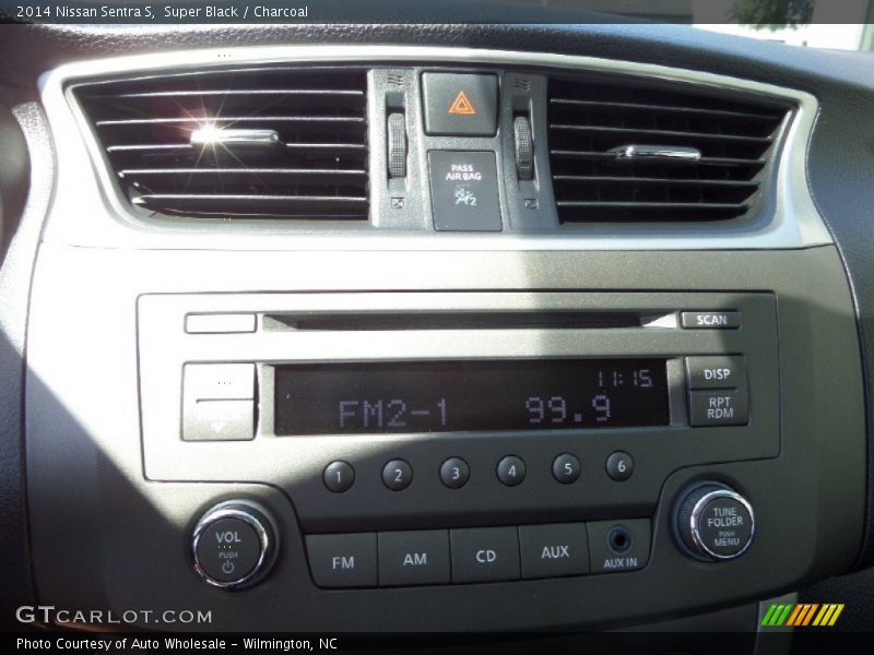 Super Black / Charcoal 2014 Nissan Sentra S