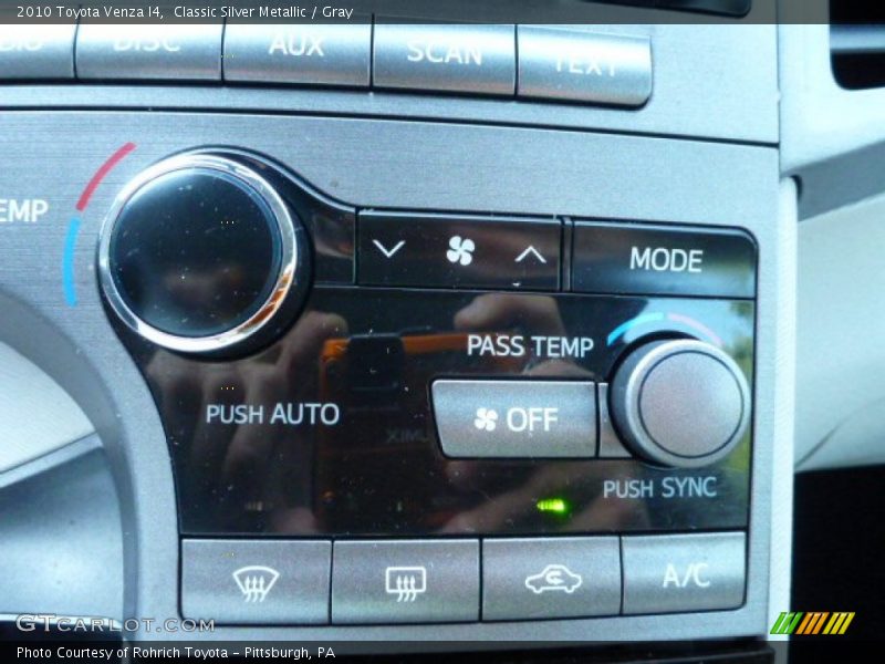 Classic Silver Metallic / Gray 2010 Toyota Venza I4