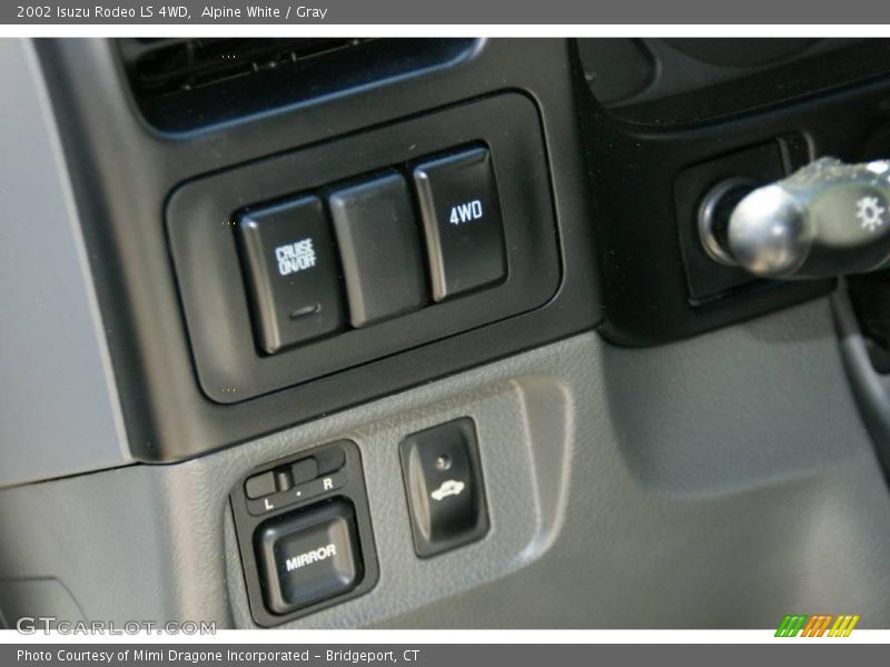 Alpine White / Gray 2002 Isuzu Rodeo LS 4WD