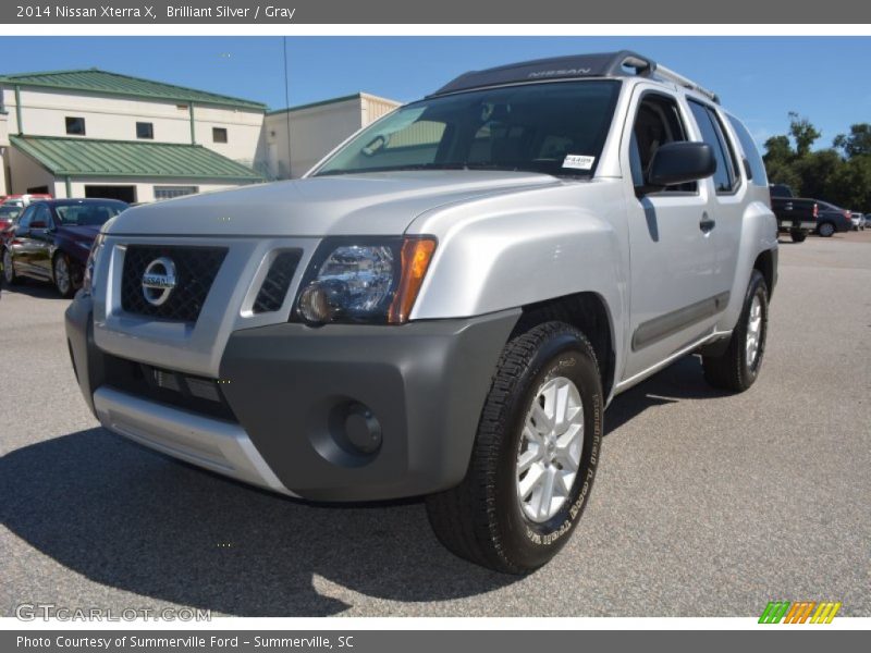 Front 3/4 View of 2014 Xterra X