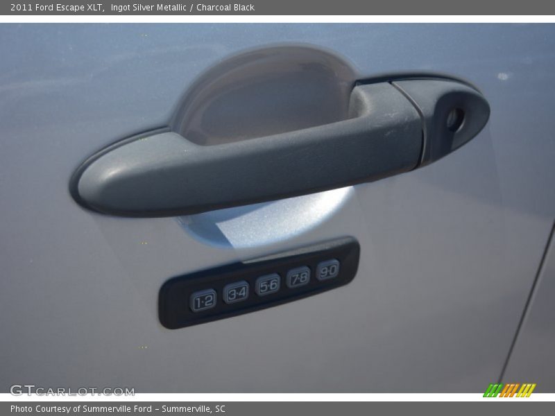 Ingot Silver Metallic / Charcoal Black 2011 Ford Escape XLT