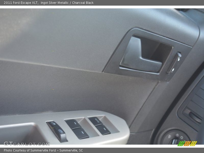 Ingot Silver Metallic / Charcoal Black 2011 Ford Escape XLT