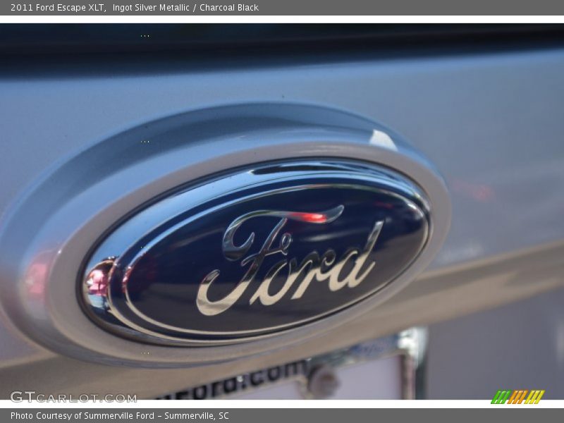 Ingot Silver Metallic / Charcoal Black 2011 Ford Escape XLT