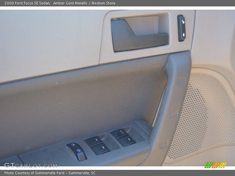 Amber Gold Metallic / Medium Stone 2009 Ford Focus SE Sedan