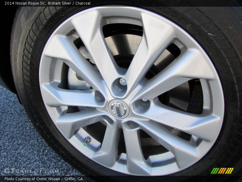 Brilliant Silver / Charcoal 2014 Nissan Rogue SV