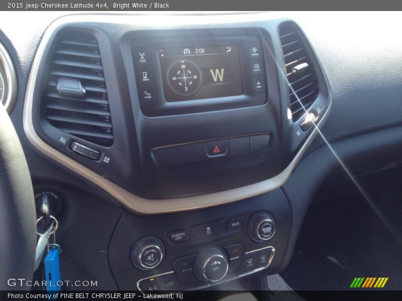 Bright White / Black 2015 Jeep Cherokee Latitude 4x4