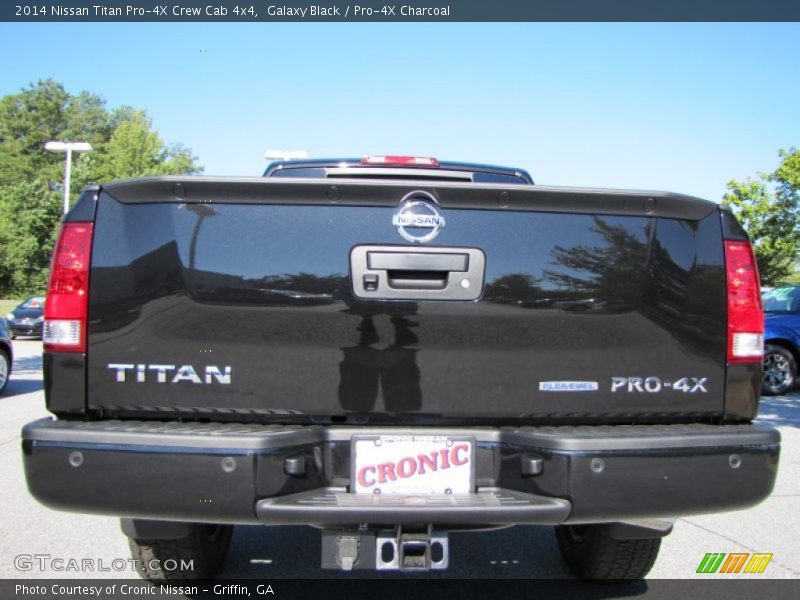 Galaxy Black / Pro-4X Charcoal 2014 Nissan Titan Pro-4X Crew Cab 4x4