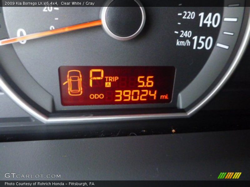 Clear White / Gray 2009 Kia Borrego LX V6 4x4