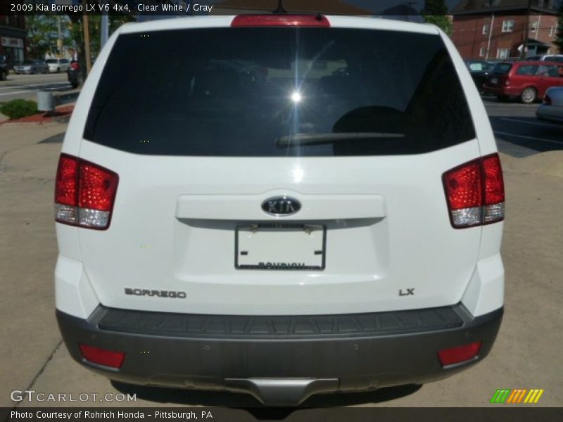 Clear White / Gray 2009 Kia Borrego LX V6 4x4