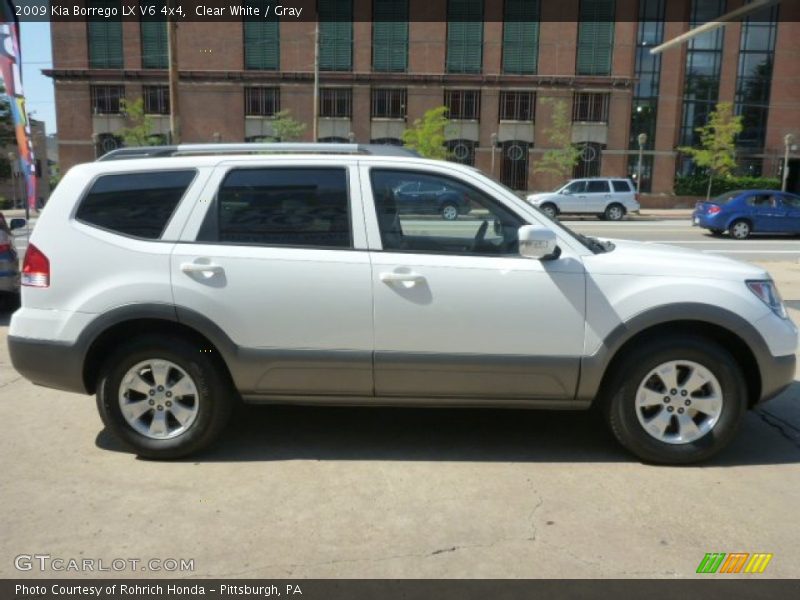 Clear White / Gray 2009 Kia Borrego LX V6 4x4