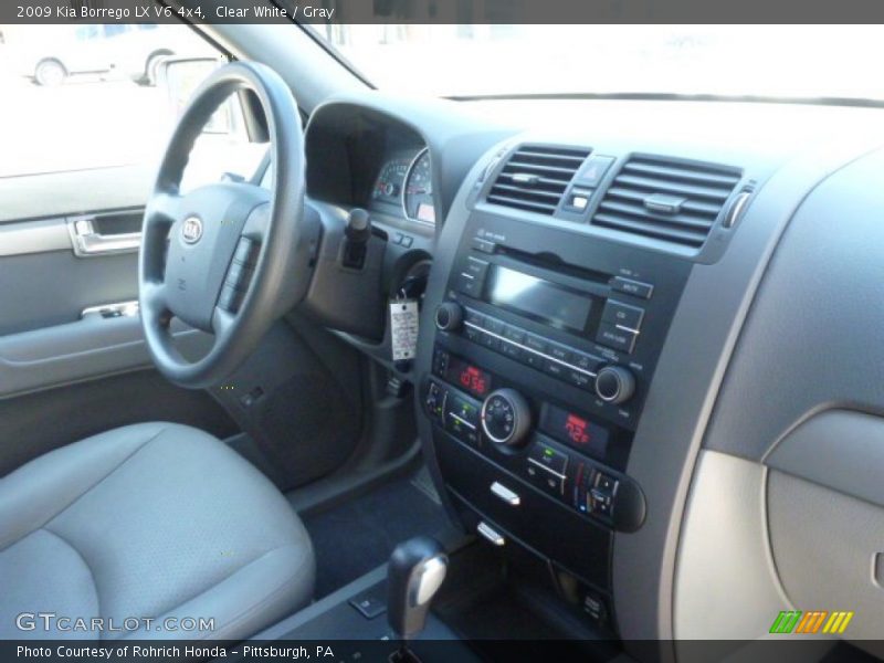 Clear White / Gray 2009 Kia Borrego LX V6 4x4
